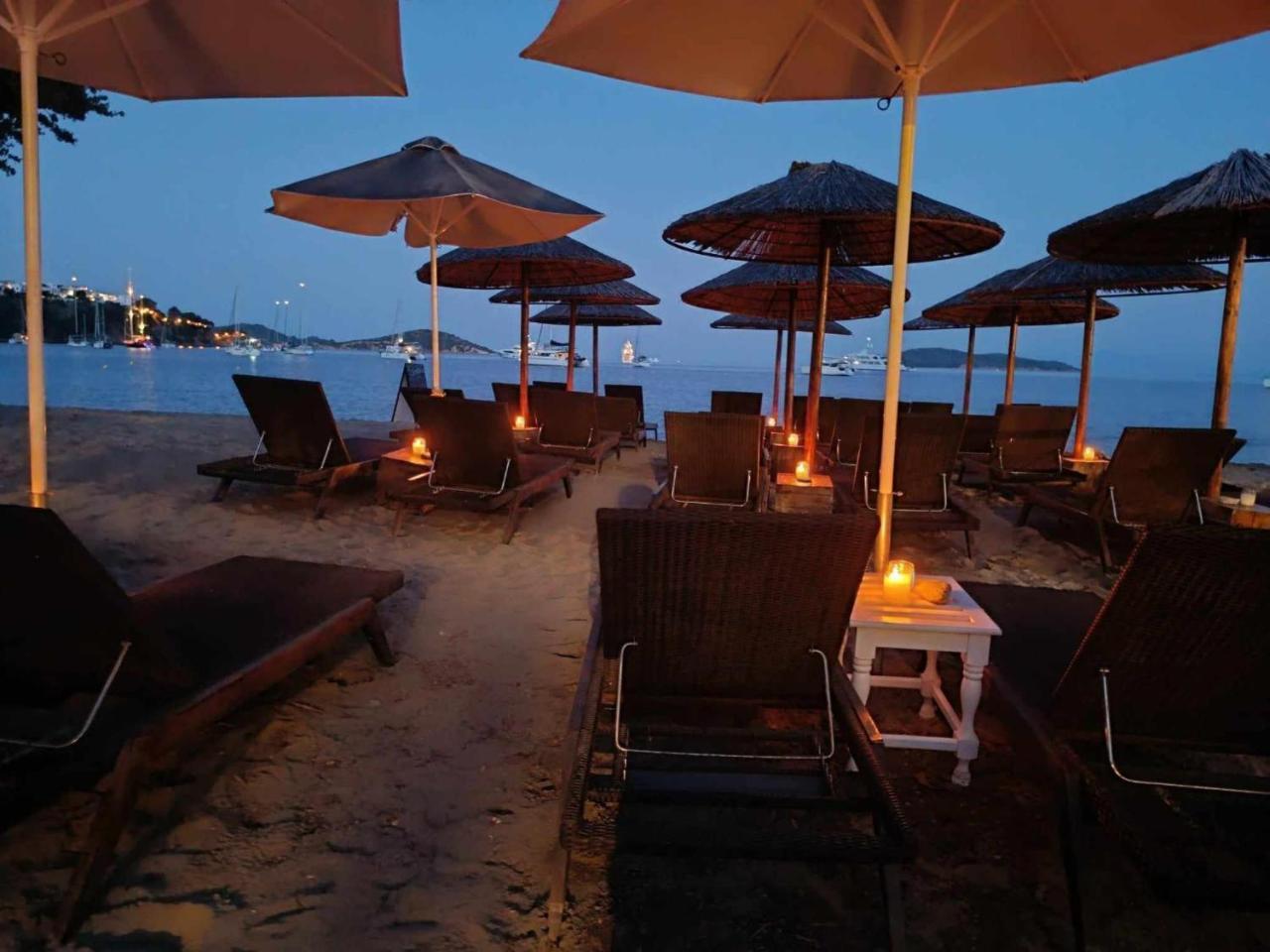 Physis Oikos Beachfront Apartments