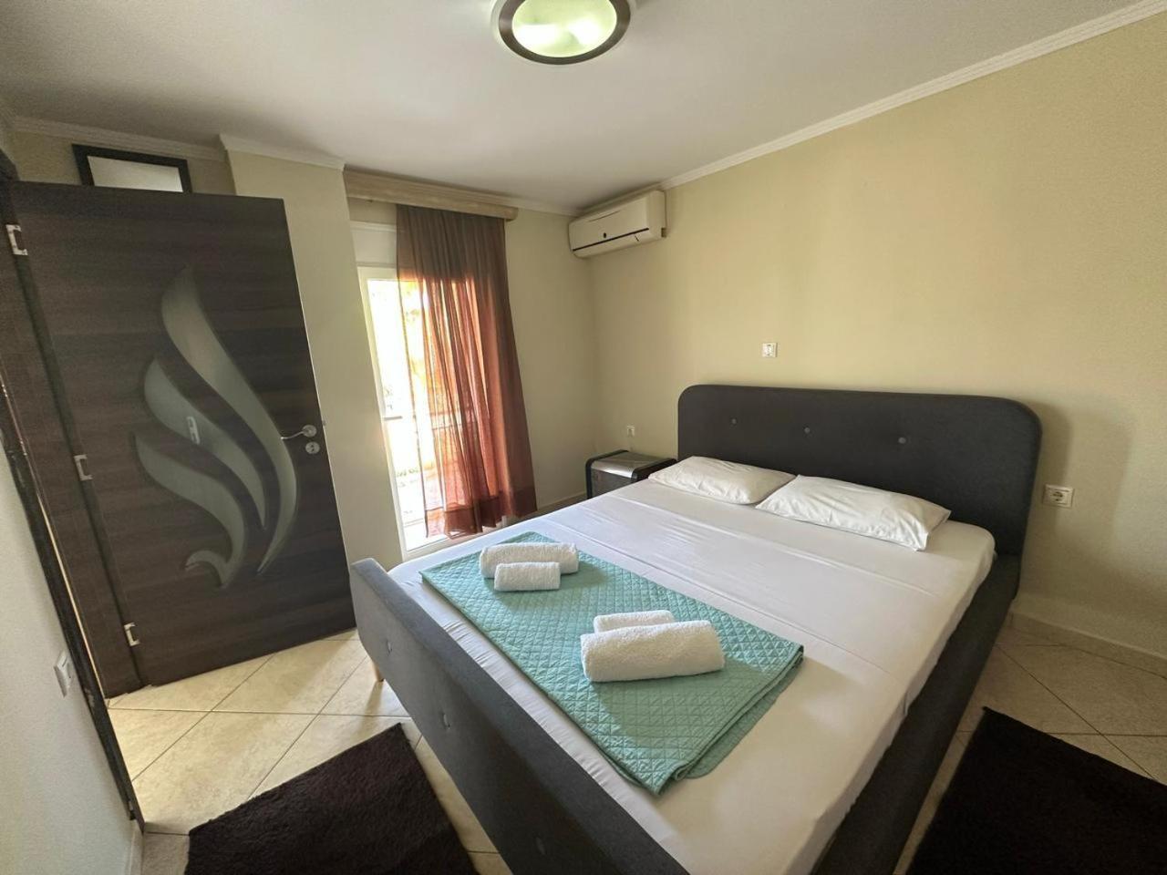 Riviera Beach Apart No 5