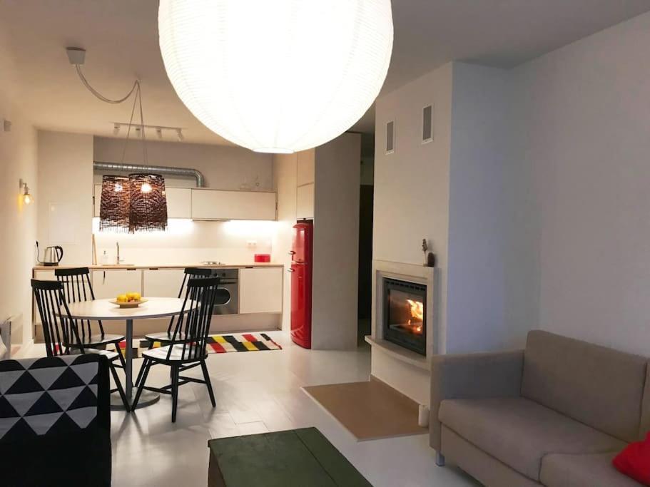 Host2u Art Ap Fireplace Free Parking 5min Gondola