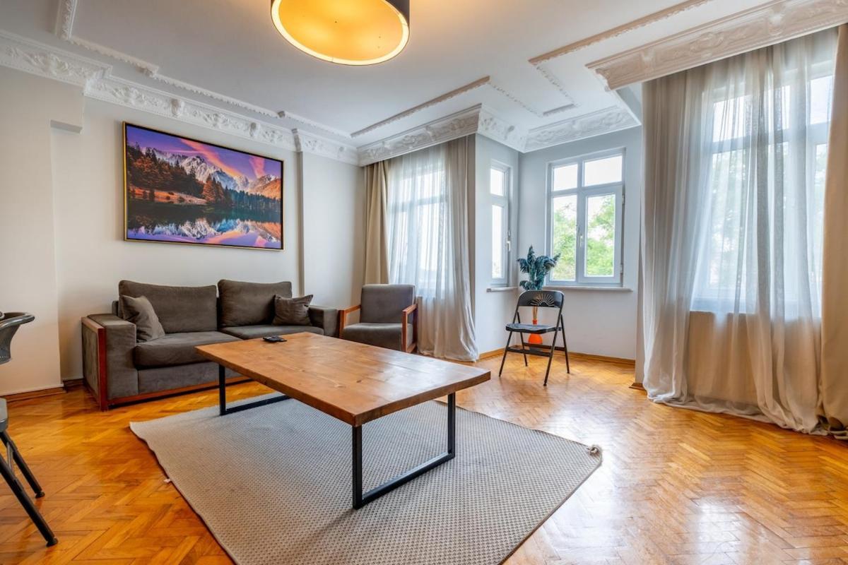 3-bedroom Central Apartment