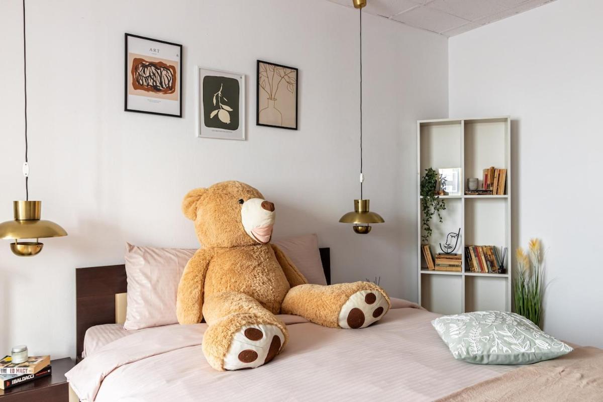 Sunlit Urban Nest M & N Condos