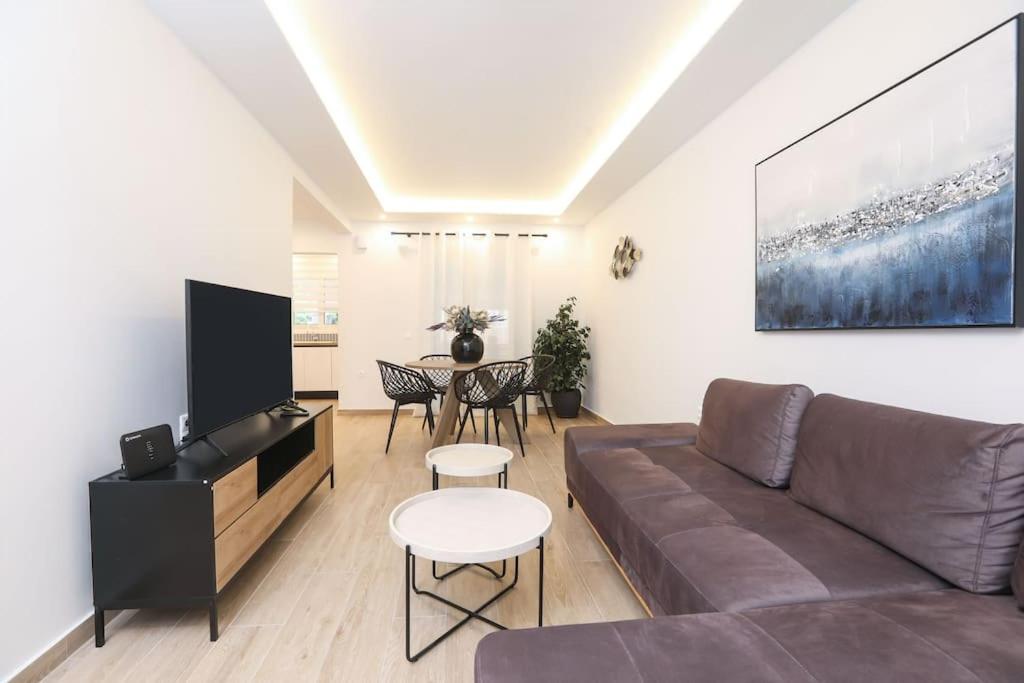 Venetian Canvas Retreat