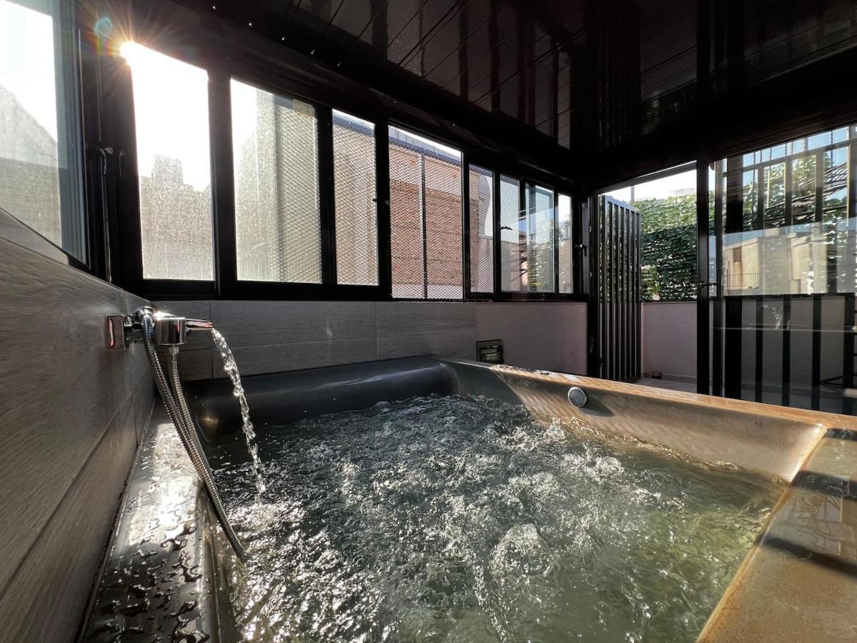 Private Hot Tub Athens Omonia Skythens