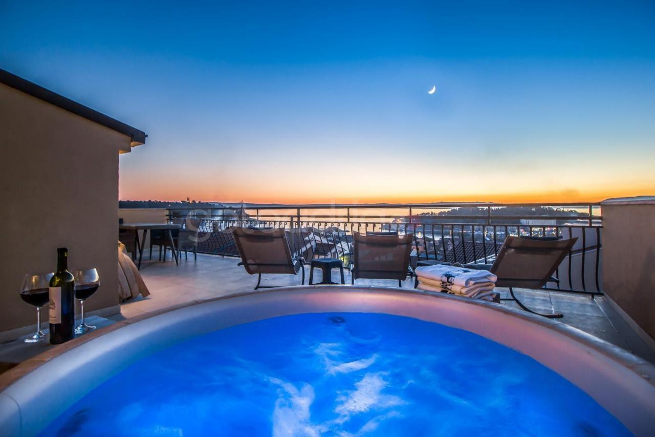 Rooftop Penthouse Private Hottub & Duplex Whirlpool