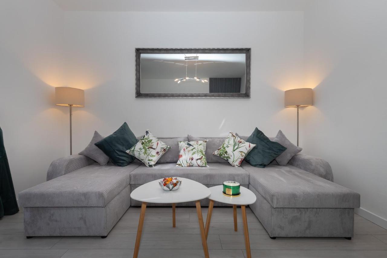 Azuris Modern Sea View Apartment, Steps From The Center & Beach