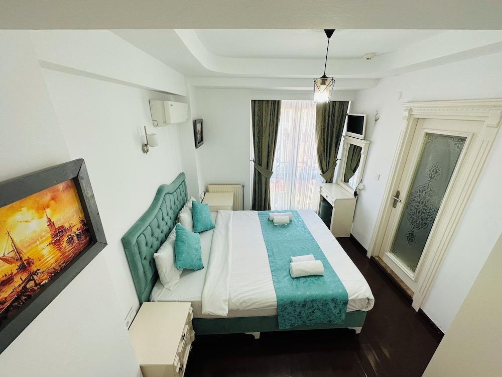 L & P Maison Hotel