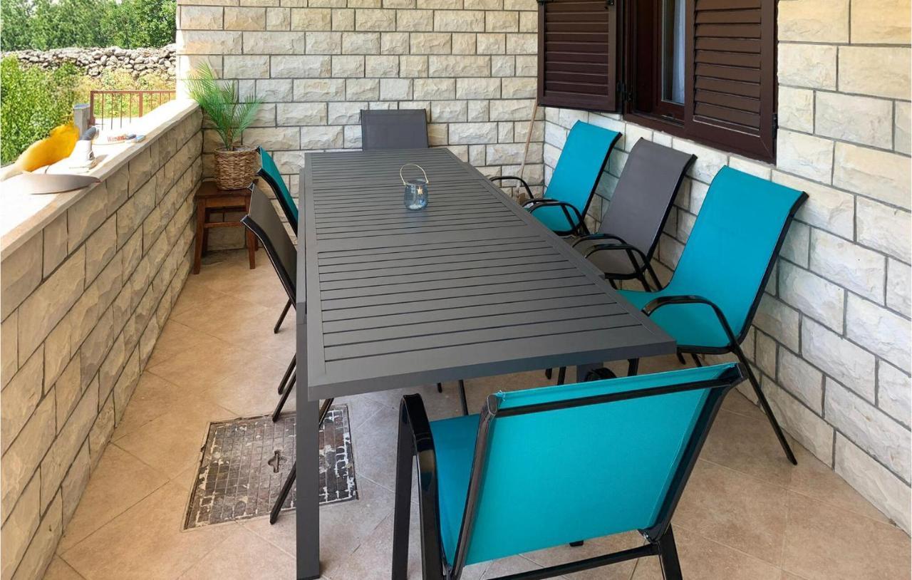 2 Bedroom Gorgeous Home In Seline