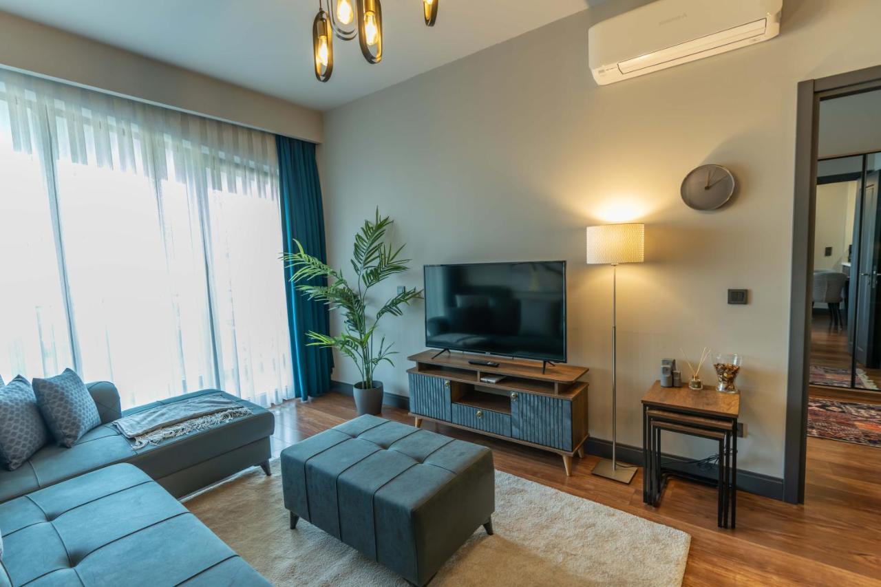 Central City Apartment With Premium Amenities