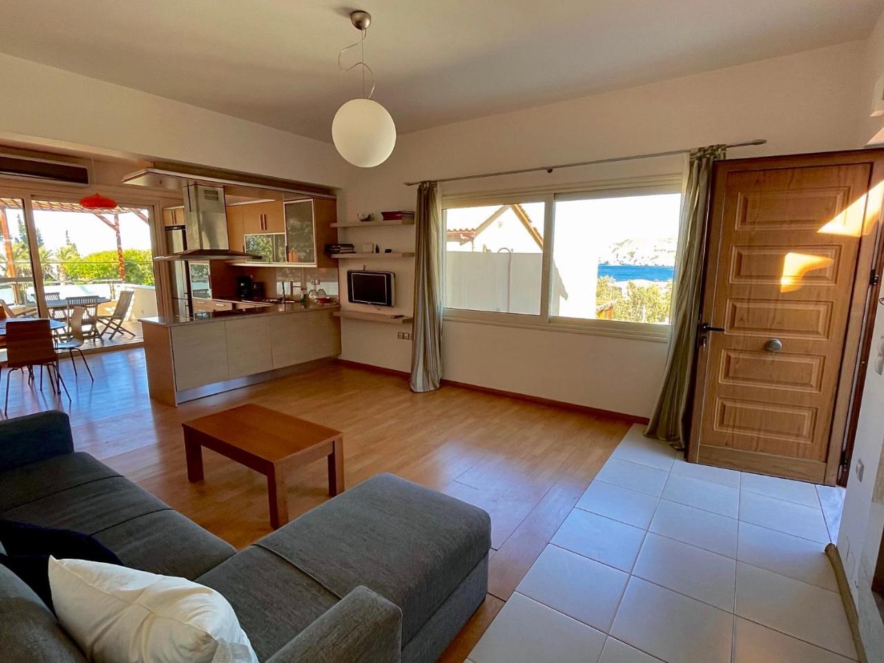 Infinity View Few Steps Away From The Sea.