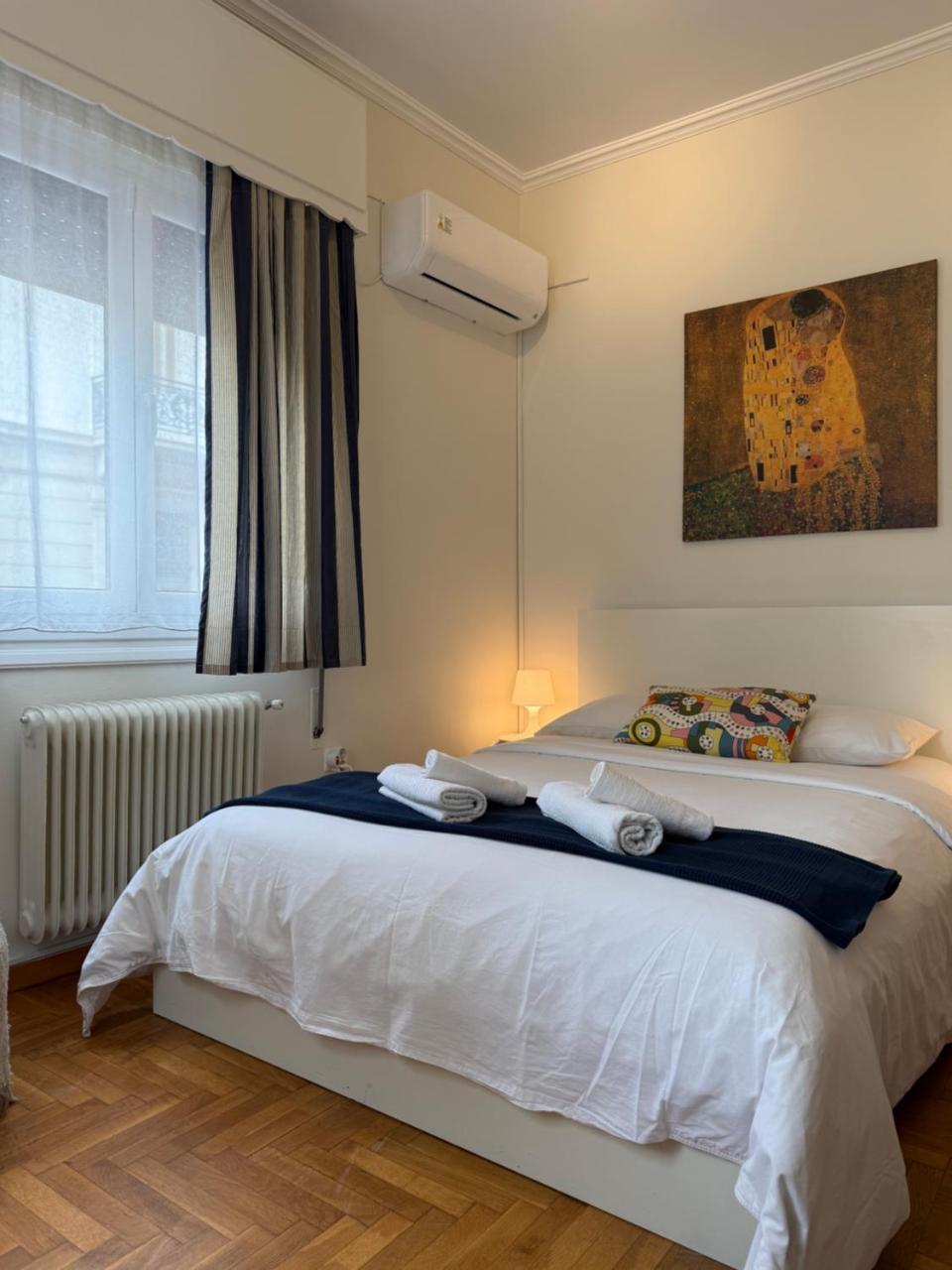 Near Acropolis Sunny Apartment!