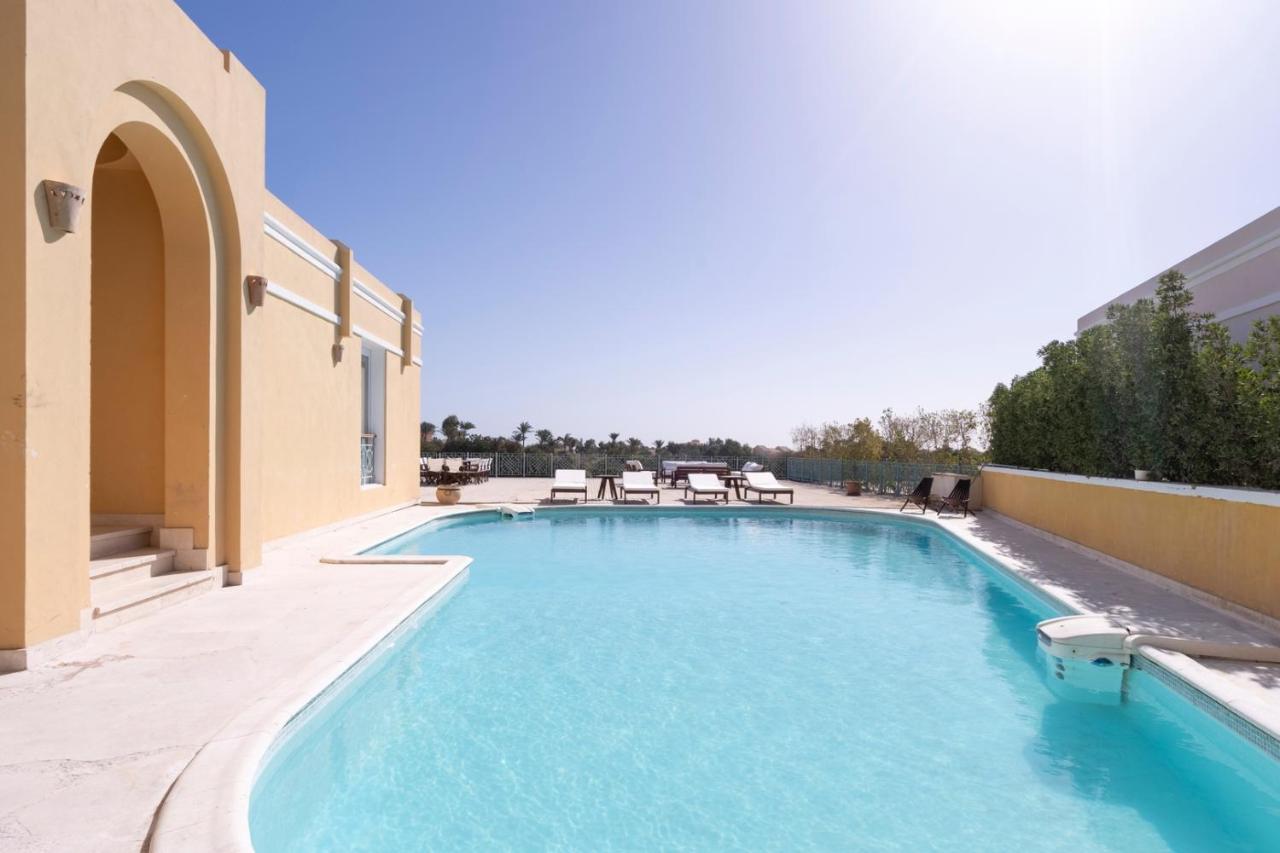 Luxury 5bd Villa with Pool