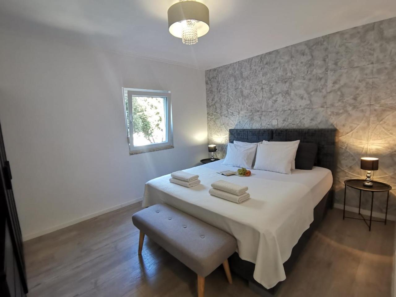 Apartments Milaroza