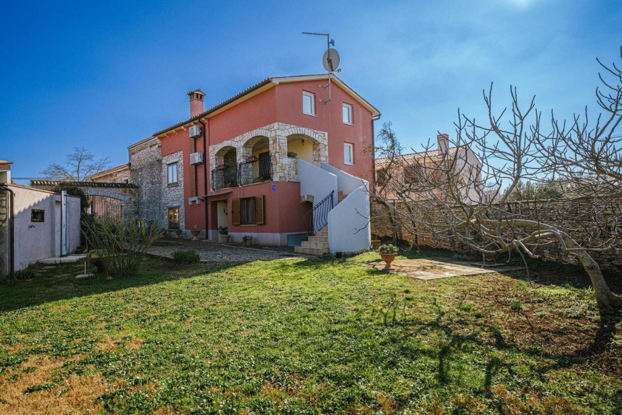 Casa Nadia In Peroj Haus Fur 8 Personen