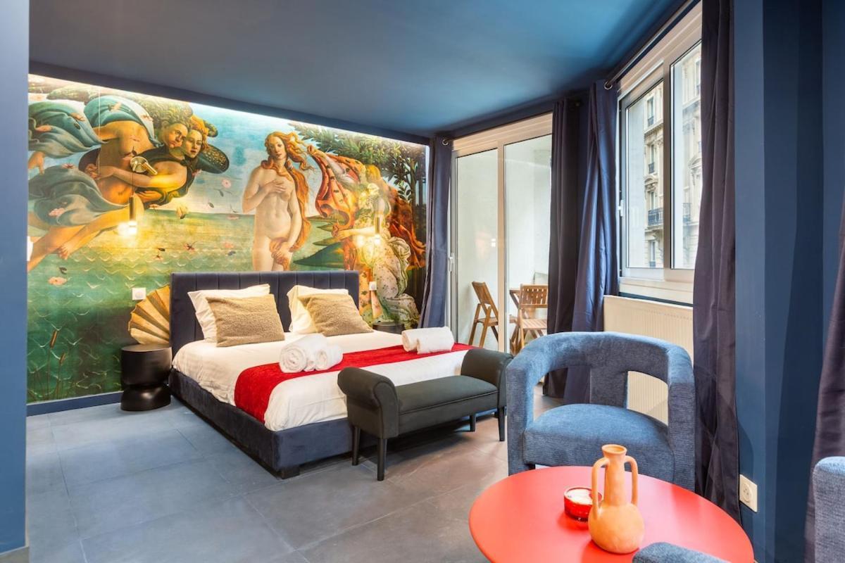 Arc de Triomphe Romantic Suite Jacuzzi Saphir