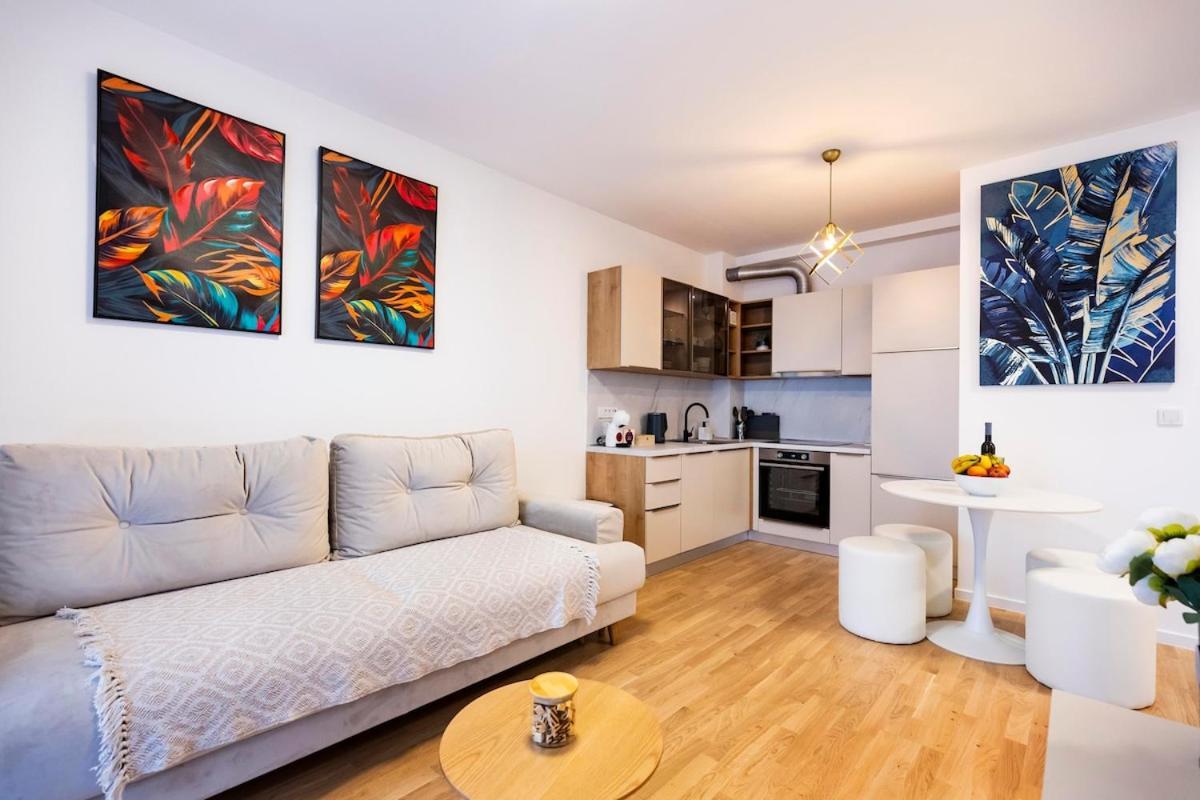 Arena Luxe Retreat, Free Parking