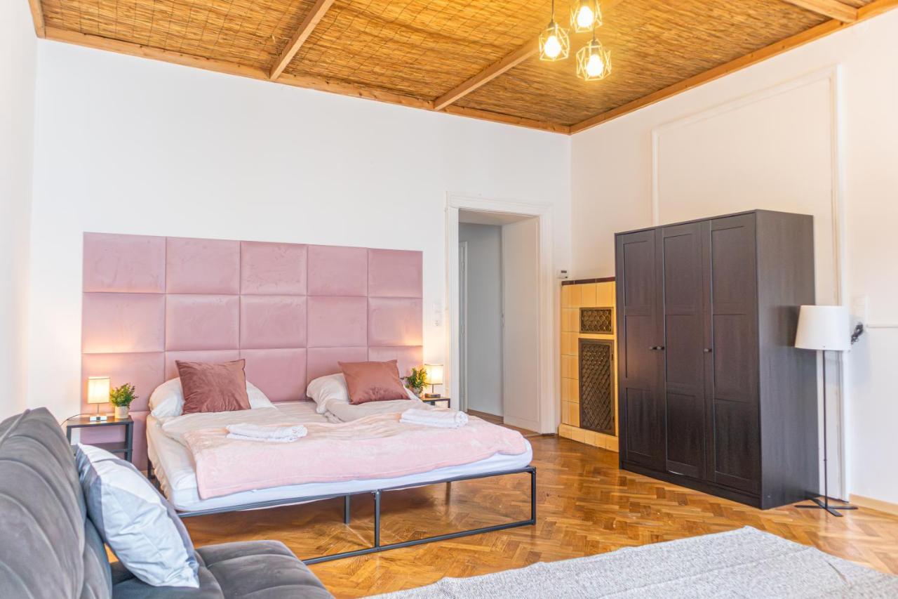 Spacious 3br Shared Apt. Comfortable & Roomy