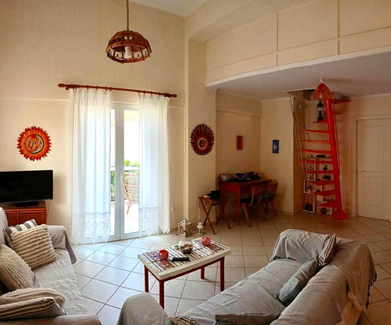 Ukulele Central Apartment