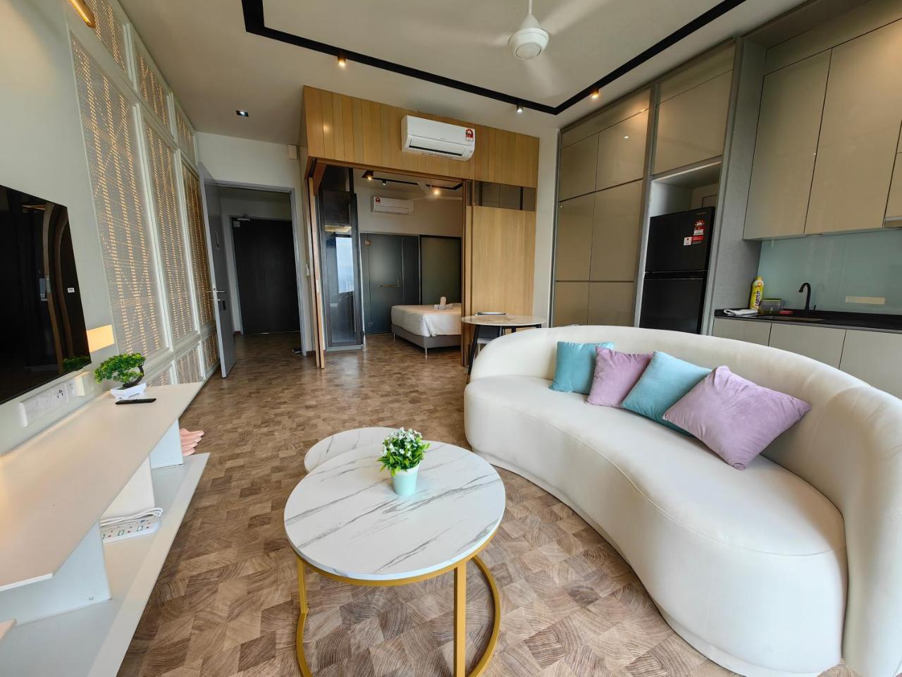 Expressionz Designer Suites Host by Aurora Premium Stay