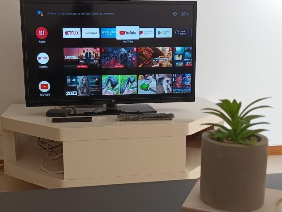 Vouliagmeni Riviera Center Between Beach & Lake