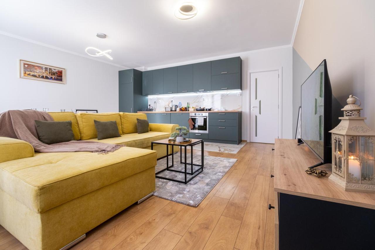 Modern & Elegant City Center Apartments