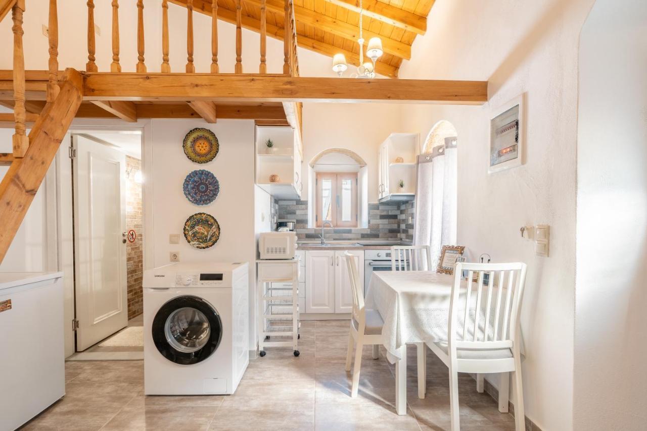 Alicia's Traditional Home In Paradisi