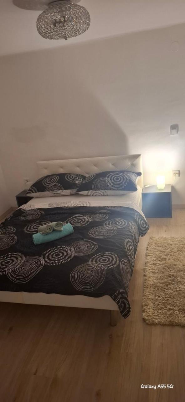 Room Mateo