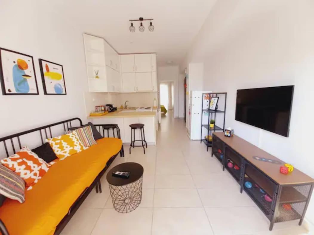 C5 3rd Floor Balcony View 1bdr Flat 850m Metro Evangelismos 150m Ekpa University Campus 100m Bus Stop To Acropolis