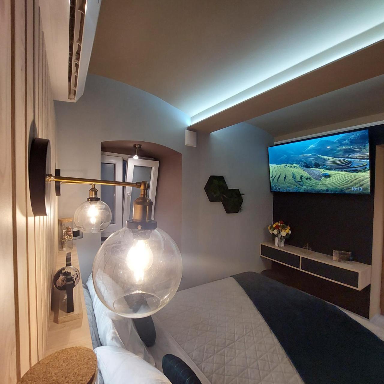 Home In Black, Designer Decorated