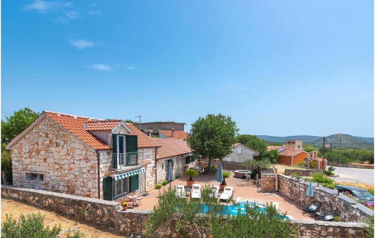 Amazing Home In Najevi With Wifi