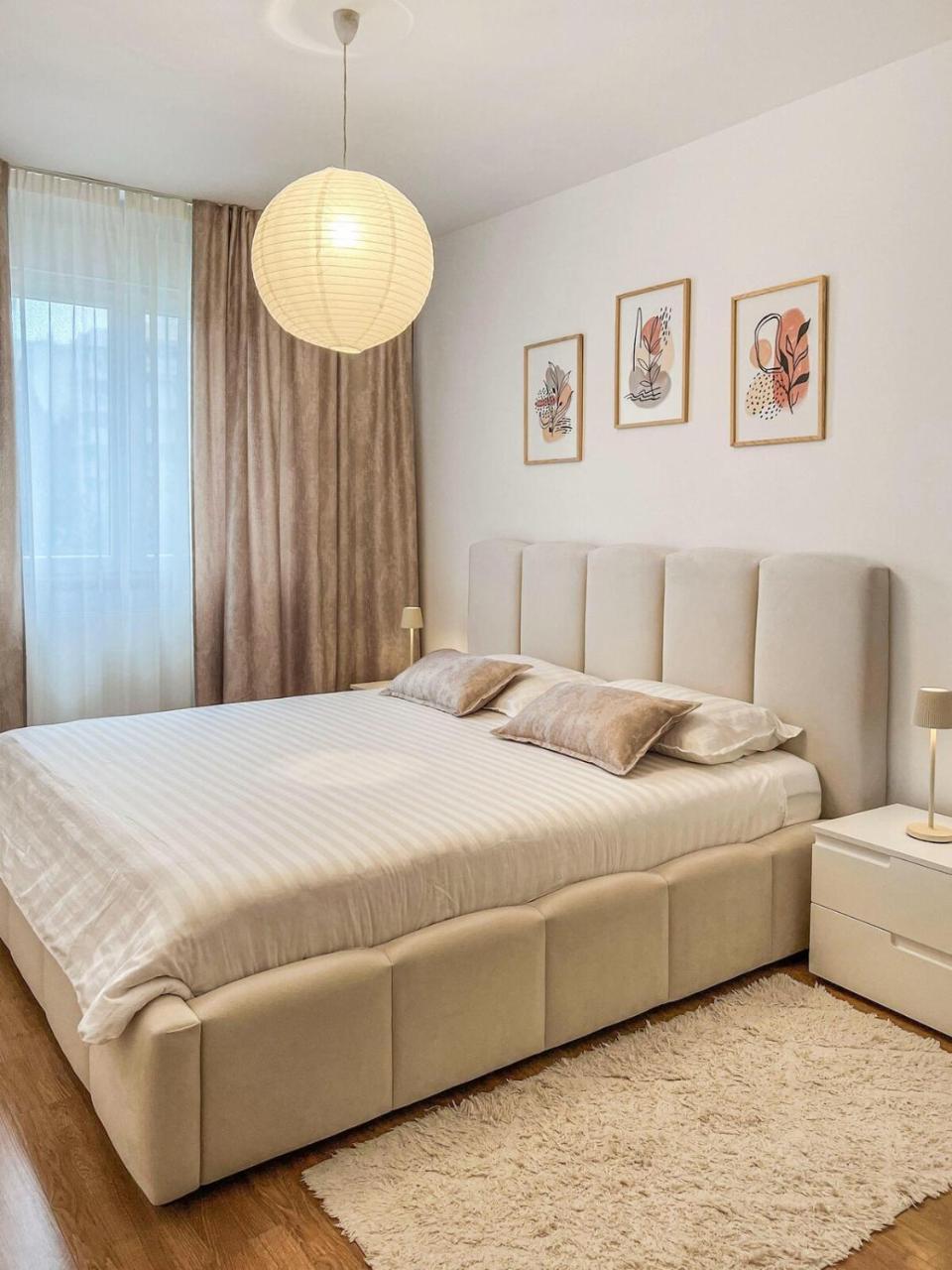 Apartment Lara Spacious & Comfortable 2-bed, 2-bath Apartment