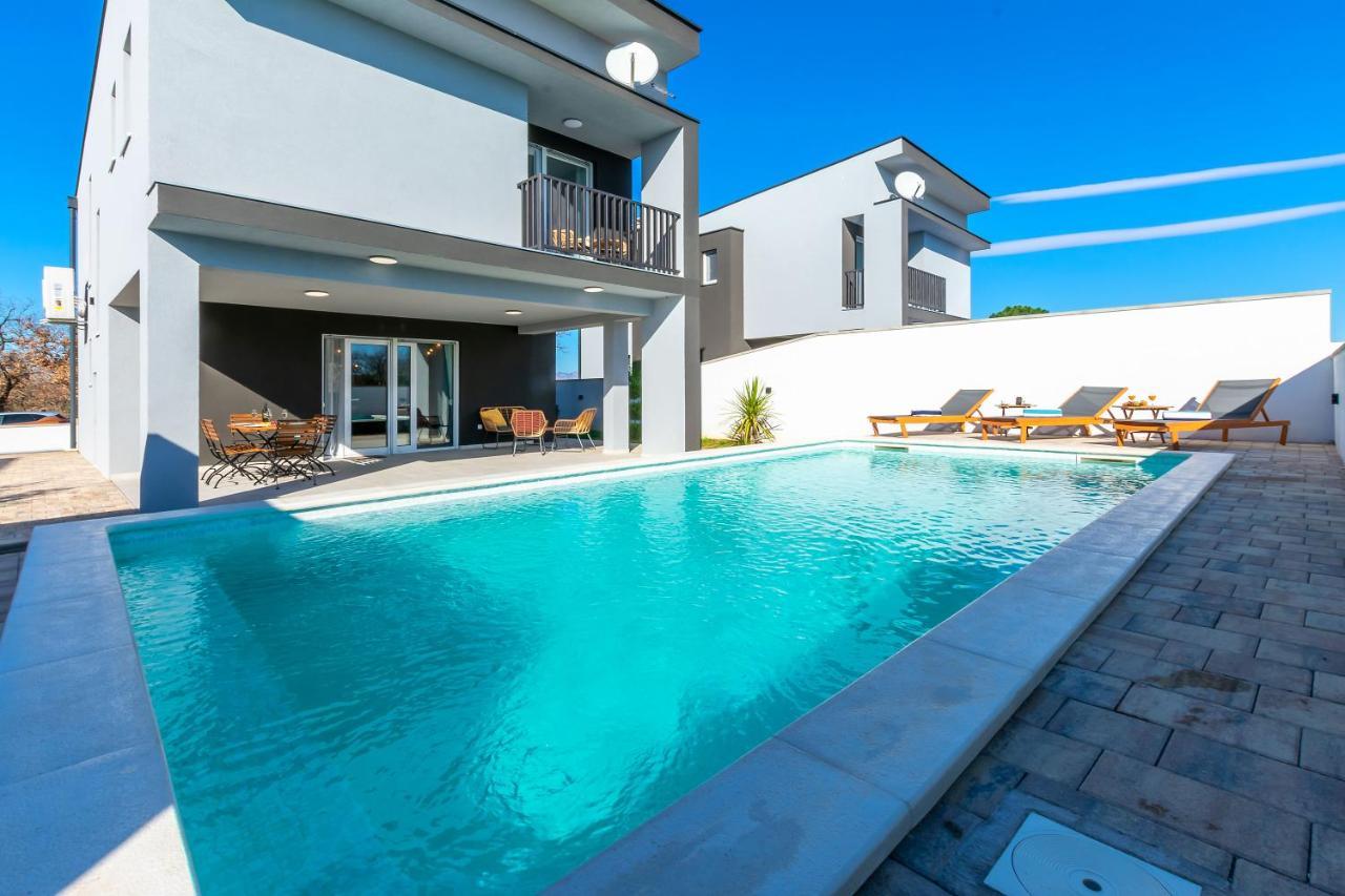 Luxury Vila Klara With Heated Pool, Near Airport & Zadar