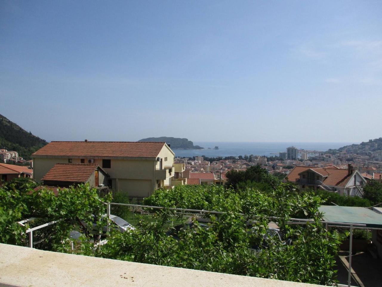 Charming Budva Apartment With Garden View