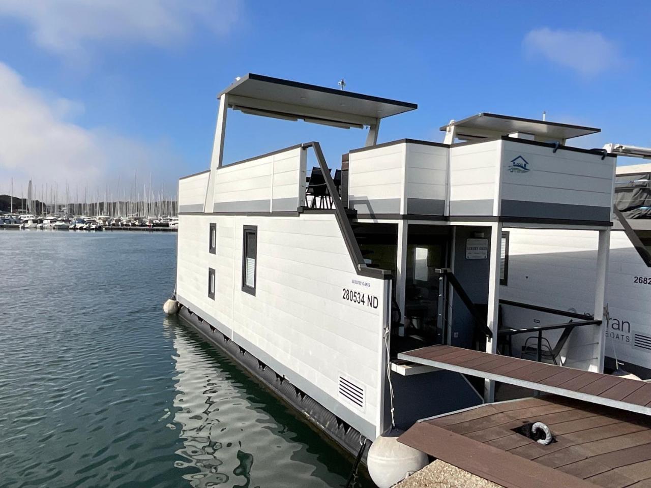 Floating House Luxury Floating Sea Oasis Pula