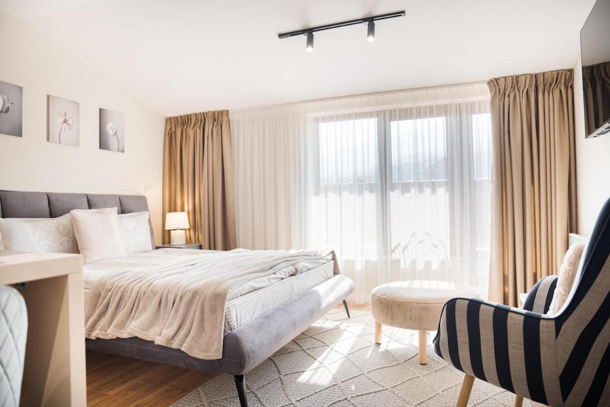 Designer Spa Studio Breakfast Free Parking