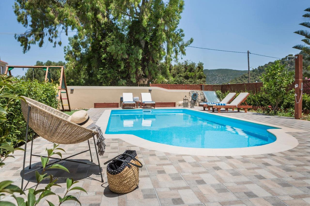 Julia's Villa Style Apartment