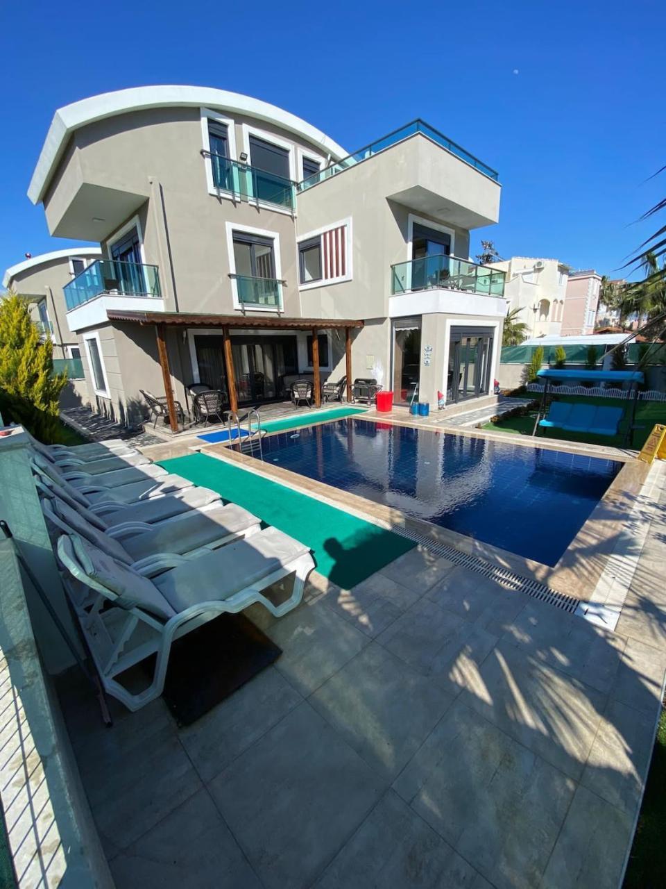 Detached & Luxury Villa In Kadriye