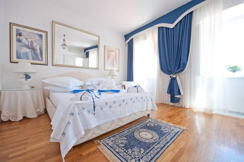 Blue Studio Apartment Next To The Beach