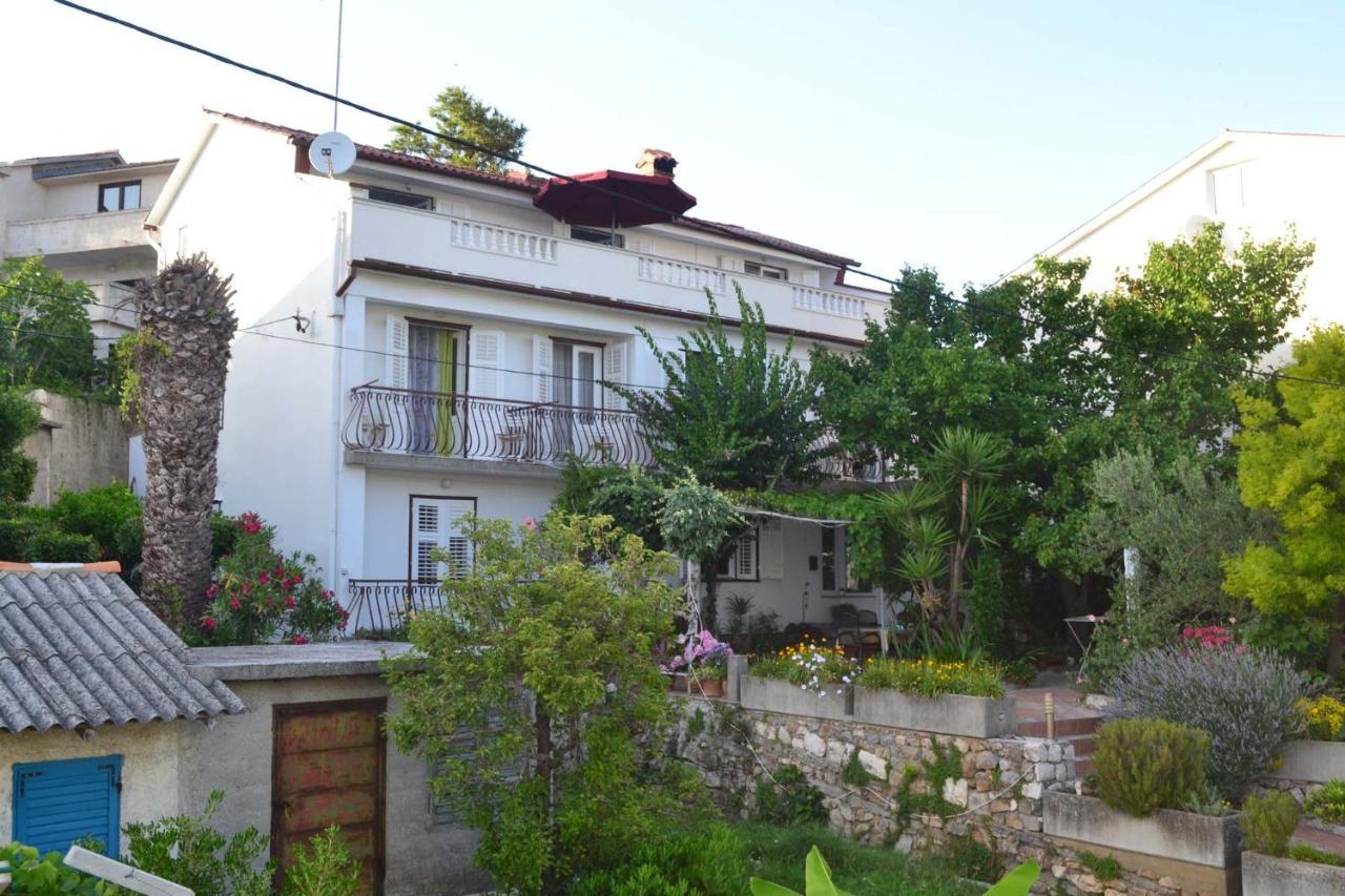 Apartments Pahljina