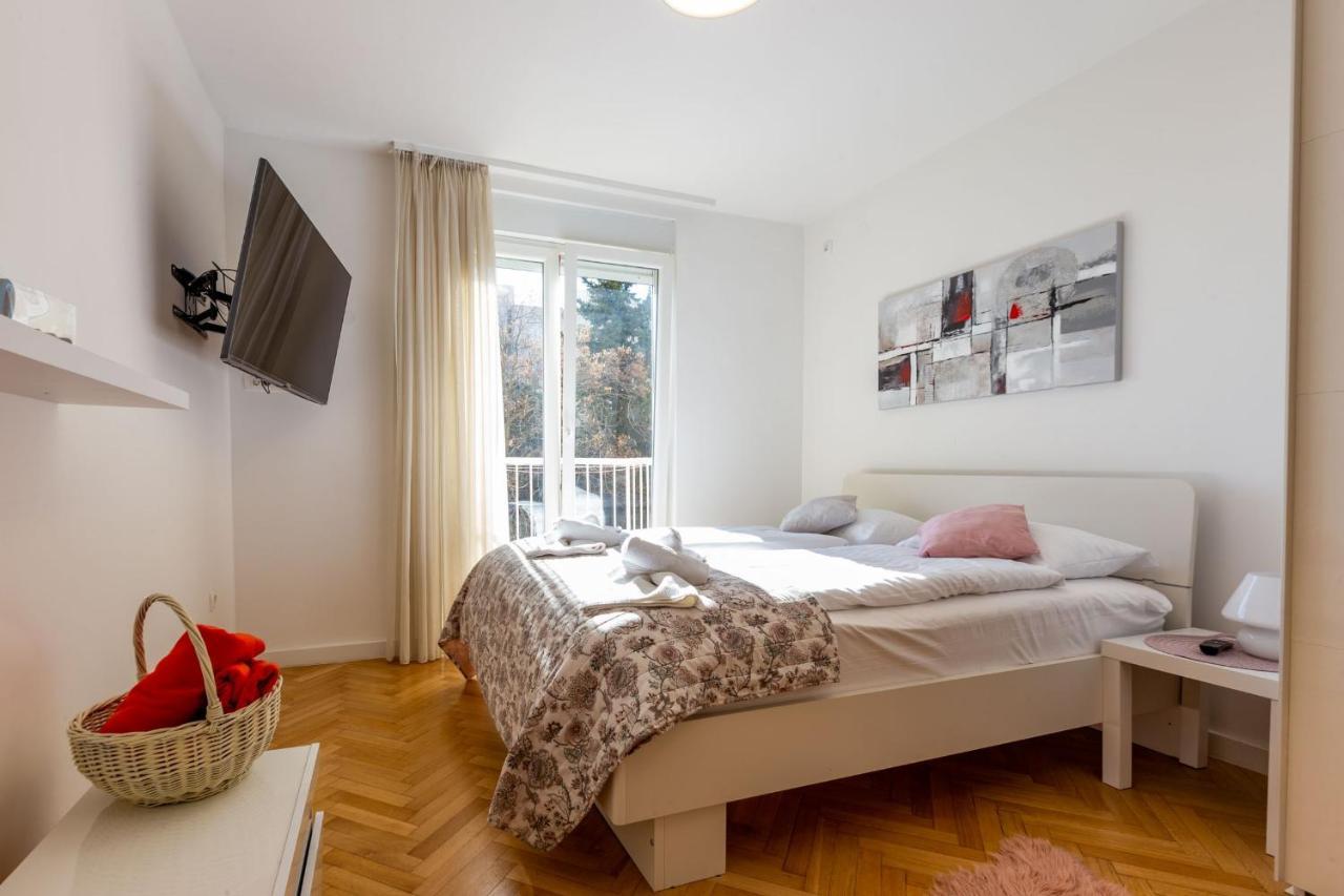 Lana Apartments