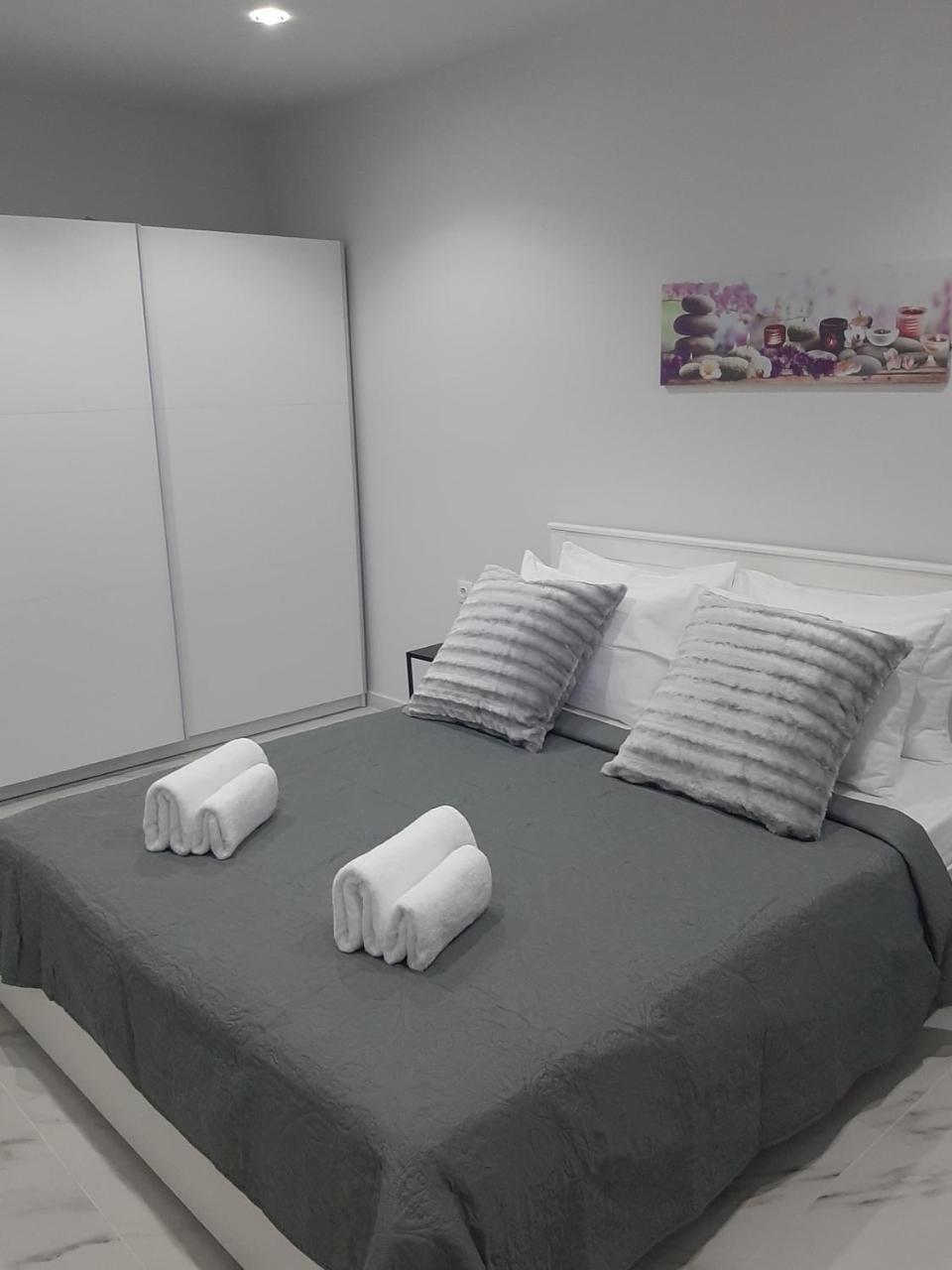 Krikonis Apartments Near Athens Airport