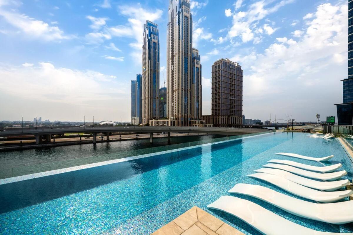 Sunset Serenity - Urban Oasis Business Bay