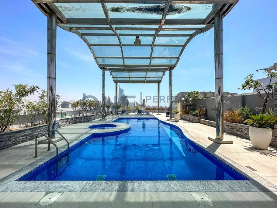 Stunning Lake View - Height Floor - Furnished 1br