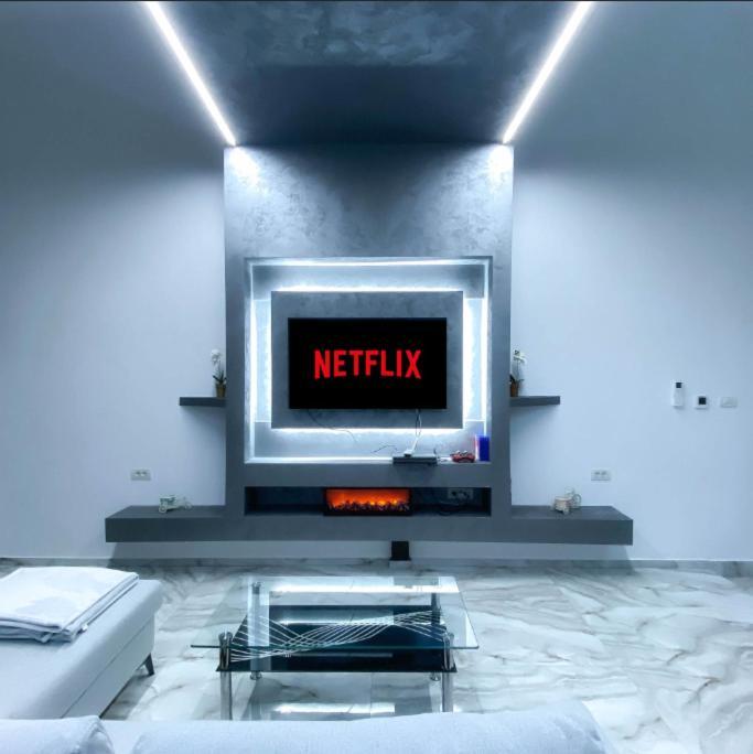 The Residence Of Silver Sky House