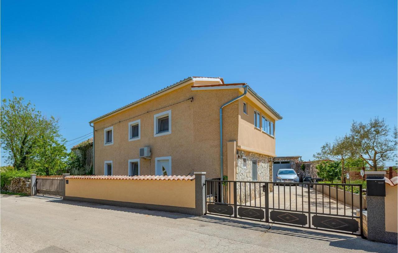 One-bedroom Apartment In Divsici