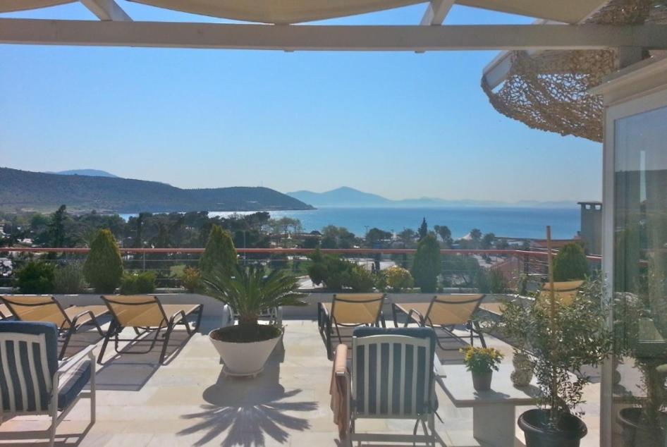 Varkiza Seaside Penthouse With Private Roof Deck