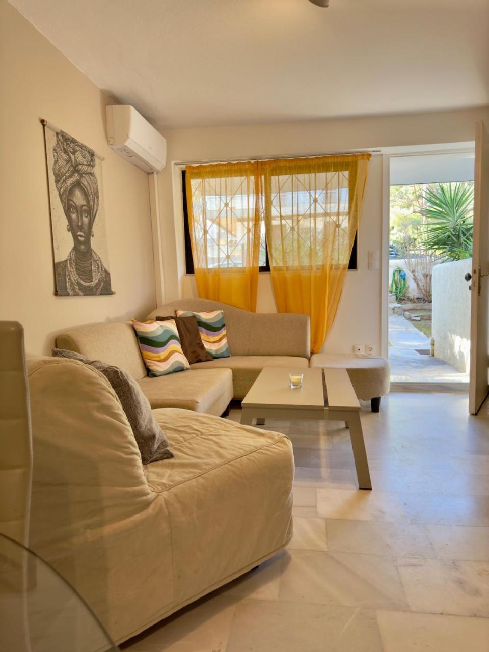 2' From Beach Cozy & Renovated Maisonette