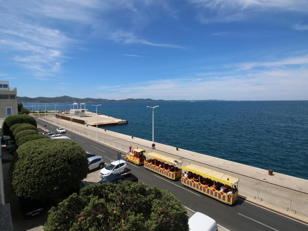 Deep Blue Apartment Near The Sea Organs
