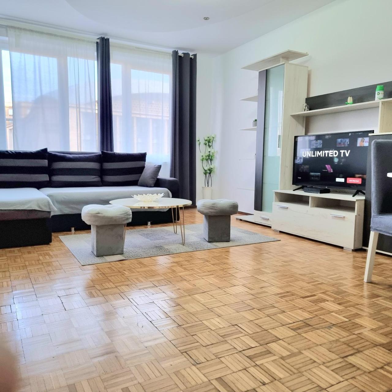 Chic Comfort 1bdr With Landmark View Concerthall