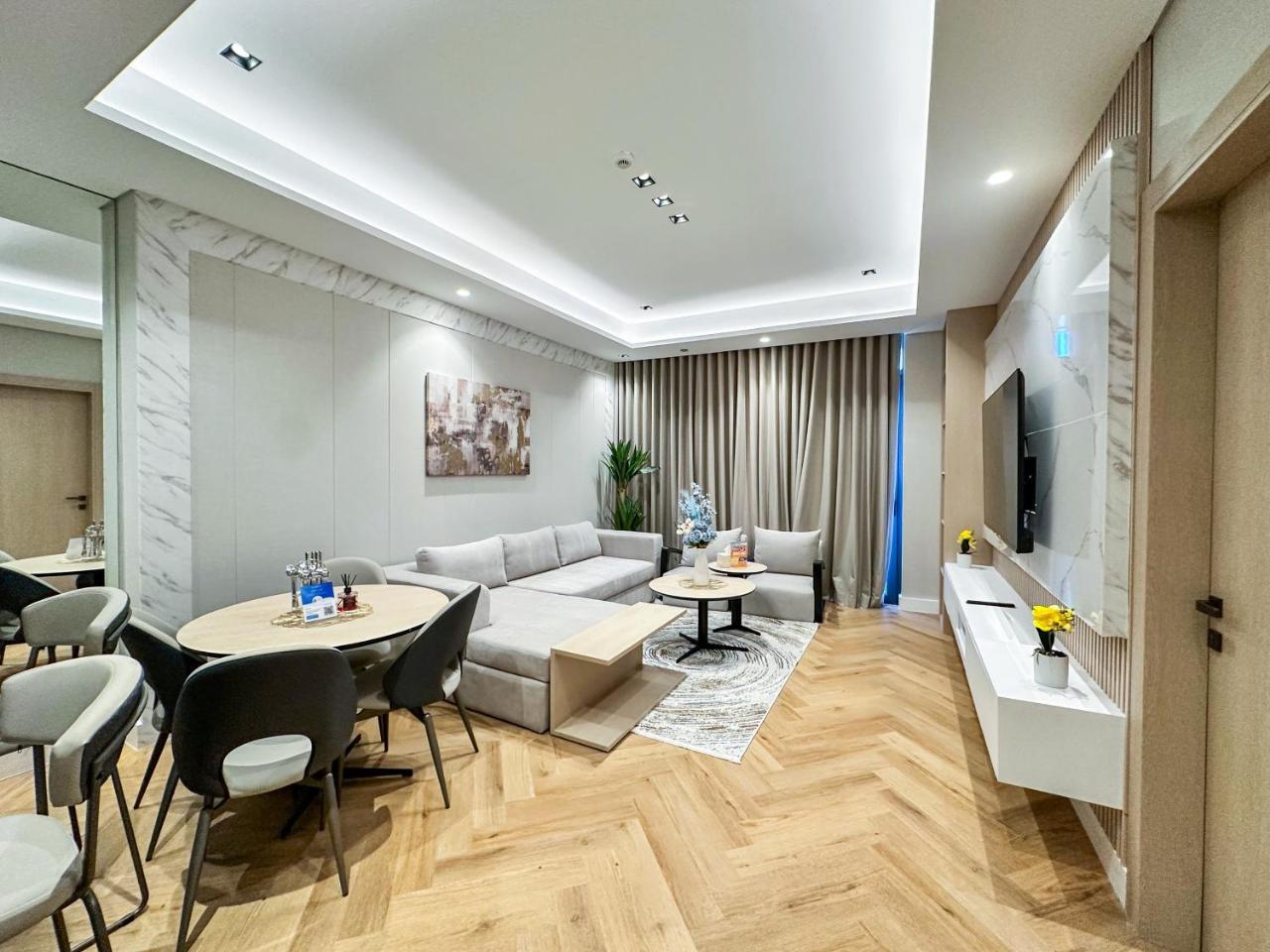 Vserve High Floor Bliss in Dubai's Iconic Skyline