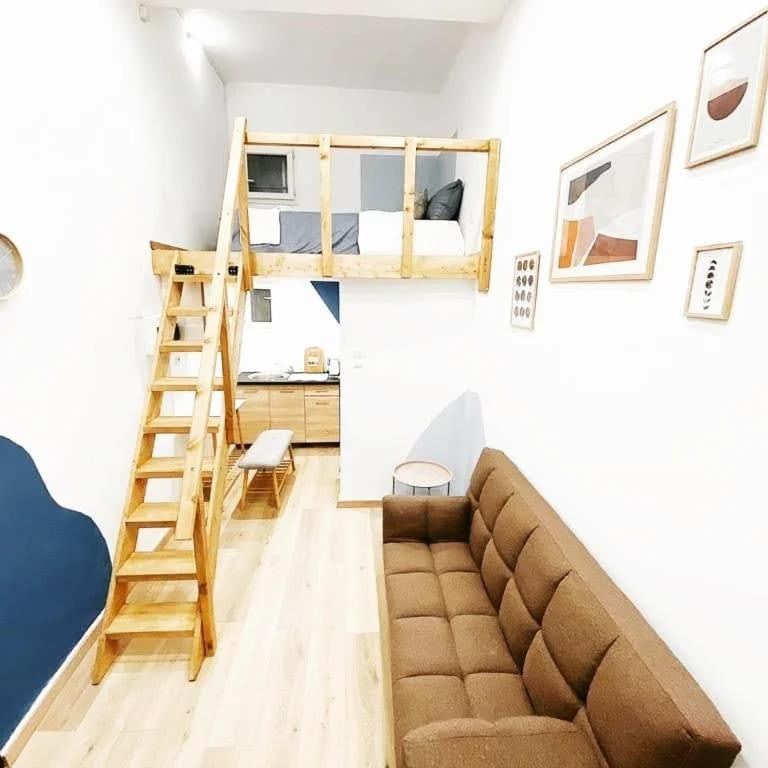 Velestinou Private Maisonette 2